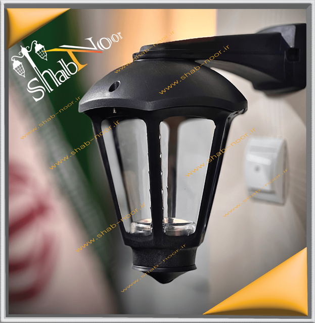 چراغ پارکی دیواری مدل ونیز رنگ مشکی رو به پایین با پرچم ایران